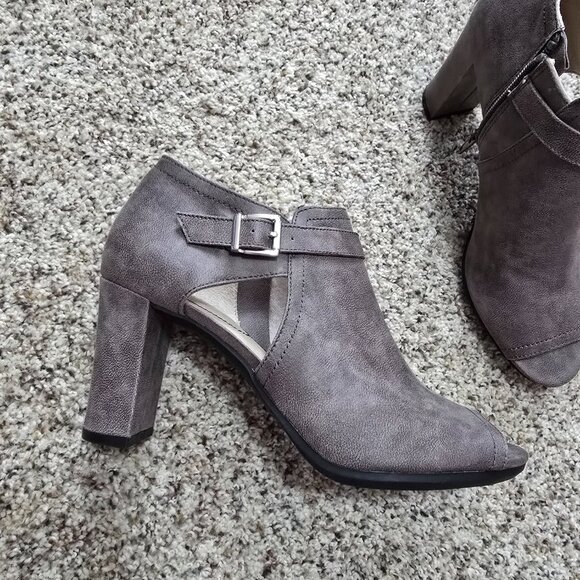 Life Stride Anastasia Gray/Tan Peep-toe Bootie Size 10M - Picture 2 of 4